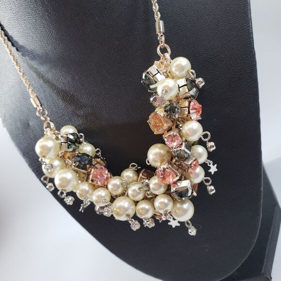 Betsey Johnson Pearl rhinestone statement necklace - Picture 2 of 4